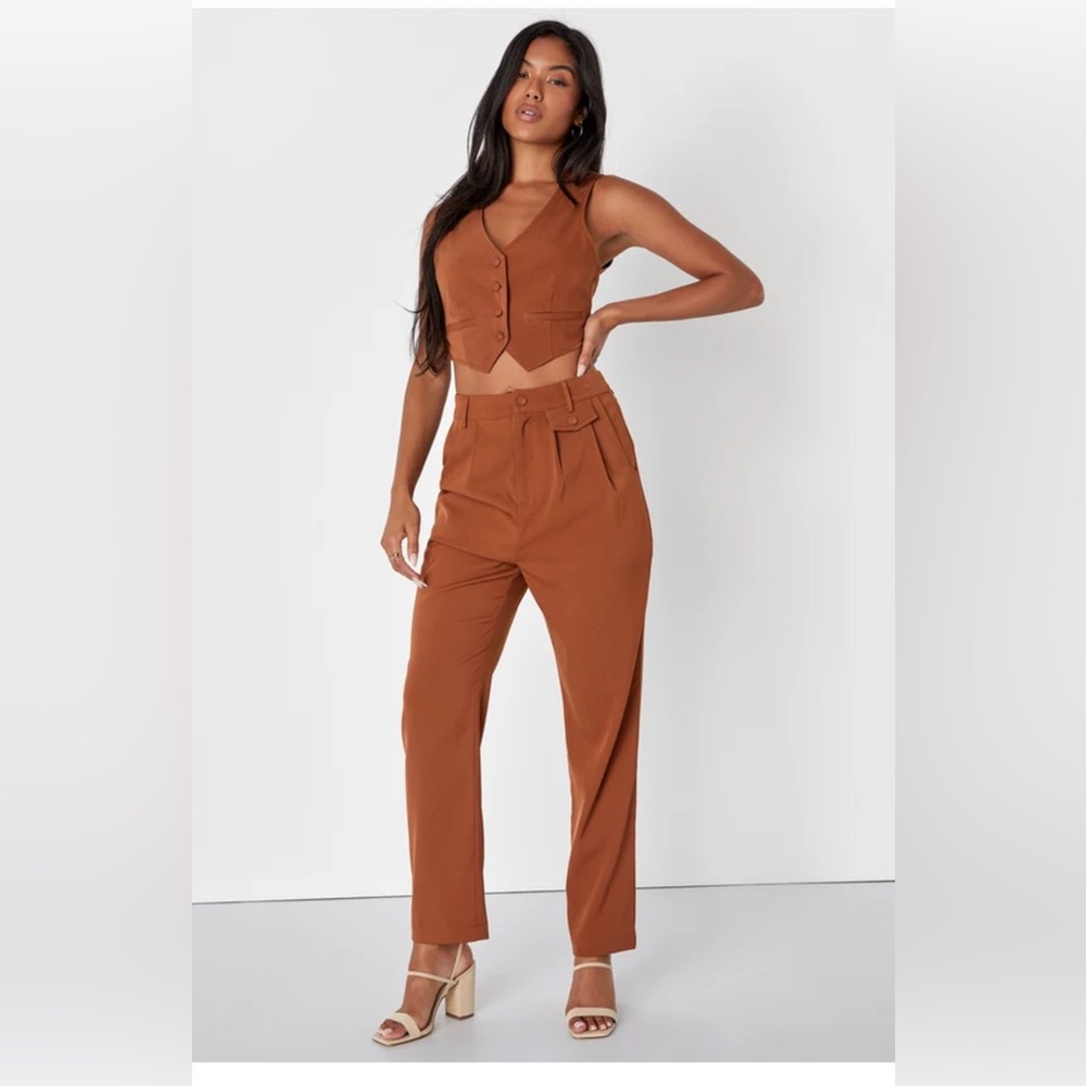 Rust brown Twill High Waisted Straight leg pants.